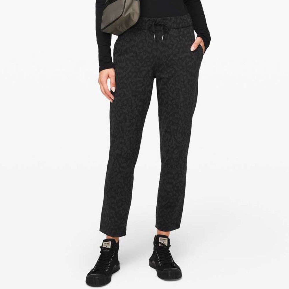 Lululemon On the Fly 7/8 Pant Formation Camo Deep Coal Multi size 10